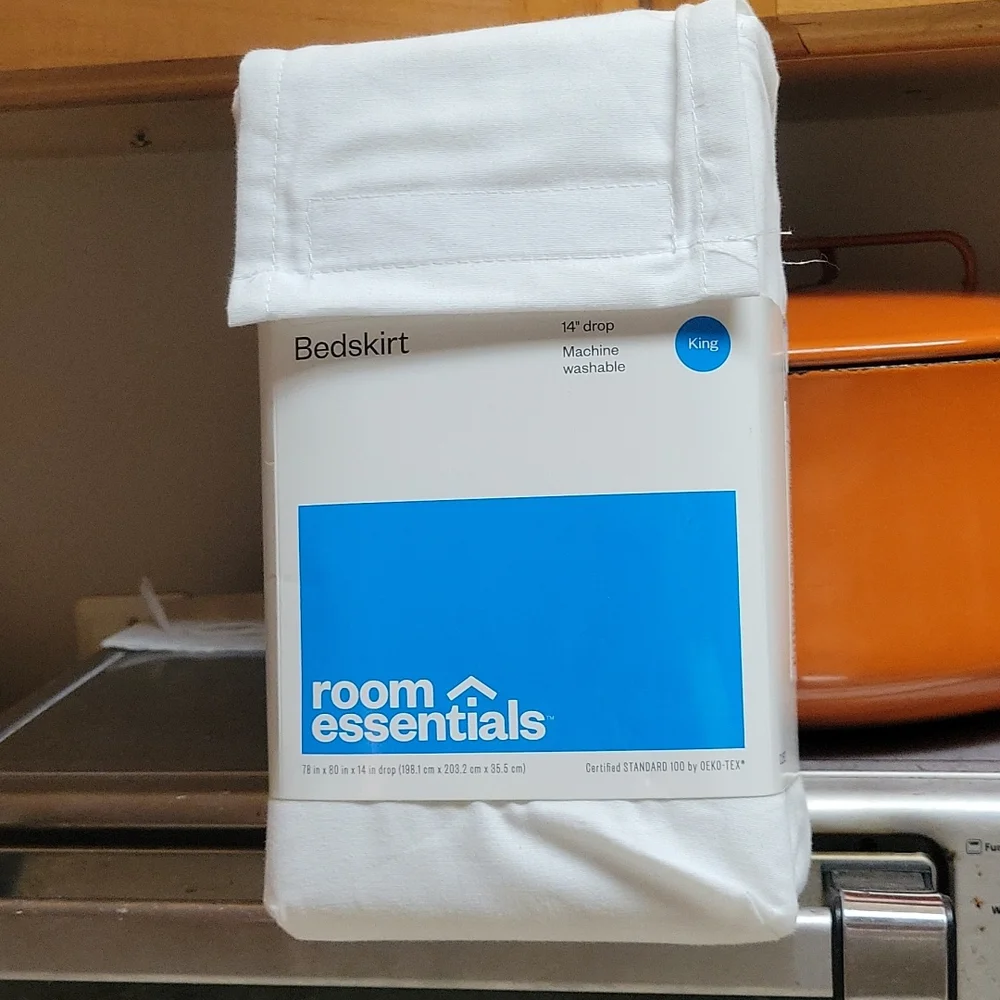 Bedskirt,King,New,White,in fabric bag..NWT